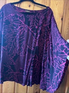 Wahine Toa Black & Magenta Ulu Print Swing Top